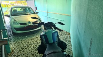 Veľká motorka a veľké auto spolu - 4