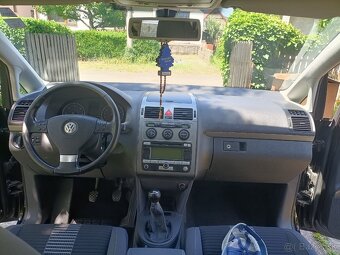 Volkswagen Touran - 4