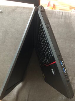 Fujitsu LifeBook E556 - 4