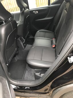 Volvo XC40 benzín + elektro - 4