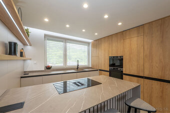 Dizajnový 3-izbový byt kompletne zariadený s garážou - 4