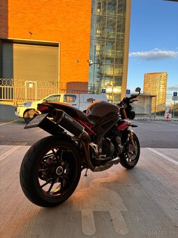 Triumph Speed Triple 1050R (2016) - 4