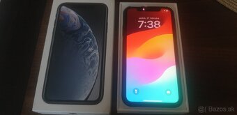 Apple iPhone XR - 4