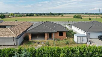 4 IZBOVÝ RODINNÝ DOM V SLEPEJ ULIČKE PRI DUNAJSKEJ STREDE - 4