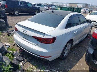 Predám havarovanú Audi a4 2.0 benzin automat 187tis km - 4