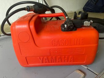 Motorový čln Yamaha s 8 hp motorom - 4