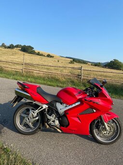 Honda VFR - 4