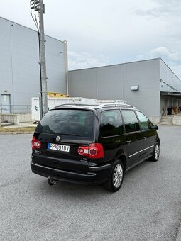 Predam Volkswagen Sharan Business 4x4 ,Ťažné,7miest,245tis - 4