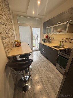 Predám komplet prerobený 2 izbový byt s balkónom v Žarnovici - 4