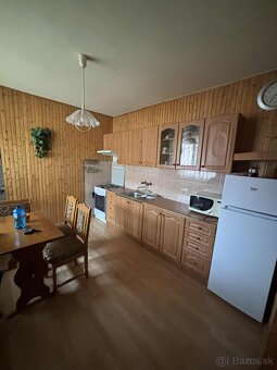 Na predaj zachovalý  4 izbový rodinný dom v obci Ňárad - 4