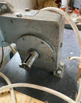 motor s prevodovkou a mlynček - 4