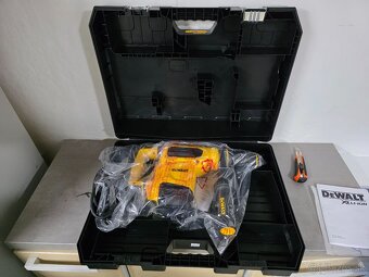 DeWALT Kombinované kladivo 1050 W D25481K - 4