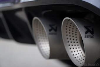 Matná dvojitá Nerezová koncovka výfku s logom akrapovič - 4
