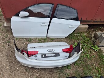 Predám náhradné diely na Audi a4 b8 facelift sedan - 4