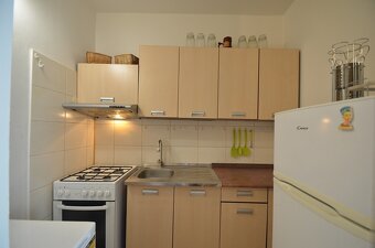 REZERVOVANÉ - PEKNÁ GARSÓNKA S LOGGIOU  V CENTRE TREBIŠOVA - 4