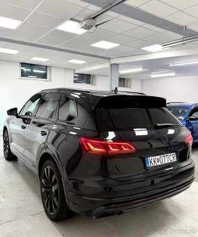 Volkswagen Touareg 3.0 V6 TDI SCR R-Line 4Motion Black Pack - 4