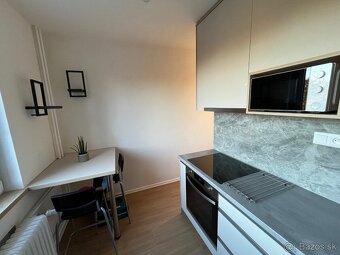 Krásny slnečný 2 izbový novozrekonštruovaný byt - 4