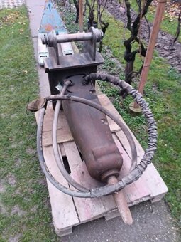 Búracie kladivo na traktorbáger Caterpillar - 4