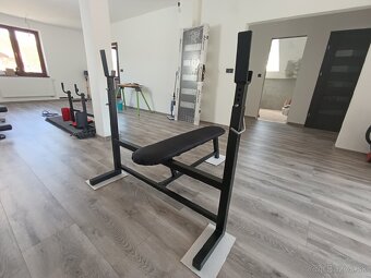 Lavička bench press - 4