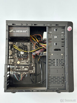 Počítač Logic s monitorom a príslušenstvom - 4