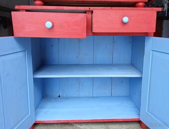 Zachovaly stary kredenc - 4