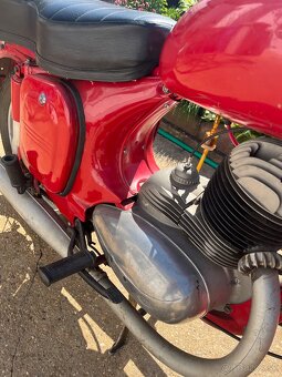 Jawa 250 - 4