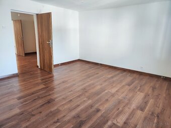 Na predaj zrekonštruovaný rodinný dom v obci Jelšovec pri Lu - 4