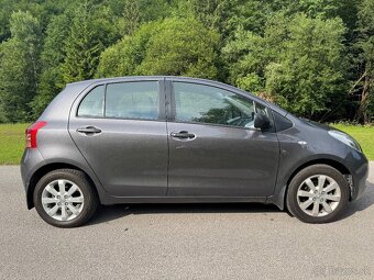 Toyota Yaris 1.3 - 4