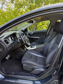 Volvo V60 R-Design - 4