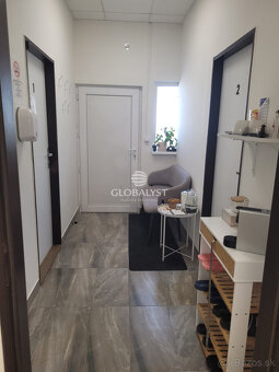 Kompaktná, kancelárska budova - 90 m2 - na Juhu - 4