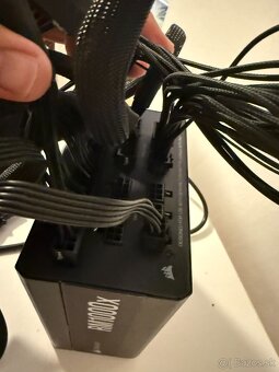 Corsair RM1000x - 4