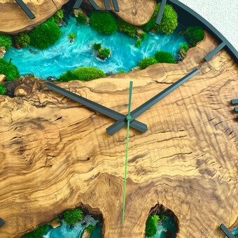 Machove hodiny s drevom a epoxidom 50cm Olivove drevene - 4
