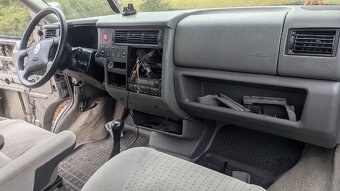 Rozpredám interiér T4 caravelle 2.5TDI 111kw - 4