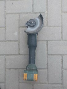Predam Aku Set znacky Teccpo 18v + nabíjačka a 2 baterie - 4