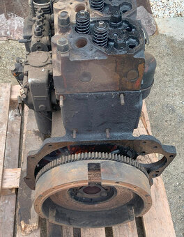 Predám motor Zetor - 4