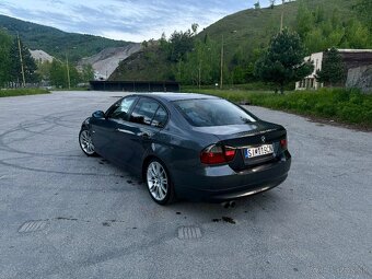 E90 330d - 4
