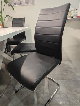 Jedálenský stôl a stoličky - 4