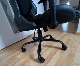 🪑 Predám hernú stoličku Trust Gaming GXT 708 Resto (čierna) - 4