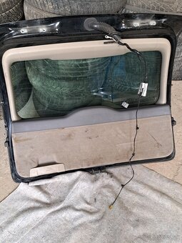 Volvo V50 dveře kufru - barva černá - 4