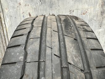 255/45R19 - 4
