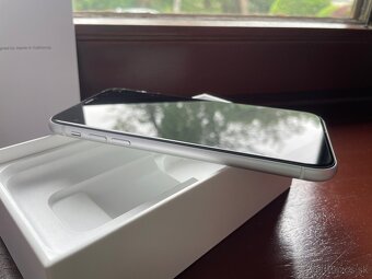 iPhone XR - 4