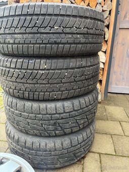 Predám zimné pneumatiky a plecháče Audi r16 - 4