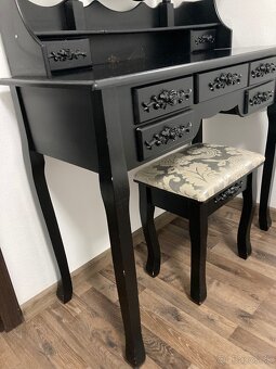 Kozmetický stolík - 4