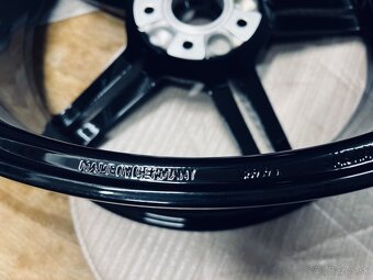 Originál sada Porsche Taycan R21 - 4