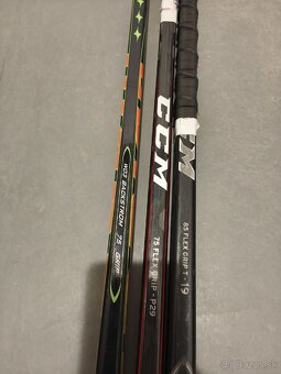 Hrane hokejky pravacky v dobrom stave / CCM, Warrior - 4