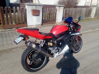 YAMAHA R1 - 4