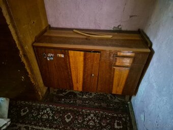 Darujem za odvoz starý nábytok - 4