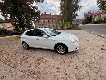 Alfa Romeo Giulietta 2010 1 maj serviska 124t km plně funkčn - 4