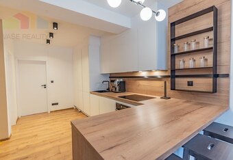 Na predaj luxusný 2-izbový byt s dvoma balkónmi, garážou a v - 4