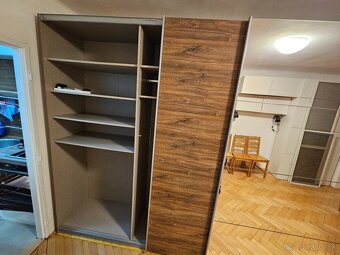 Šatníková skriňa - 4